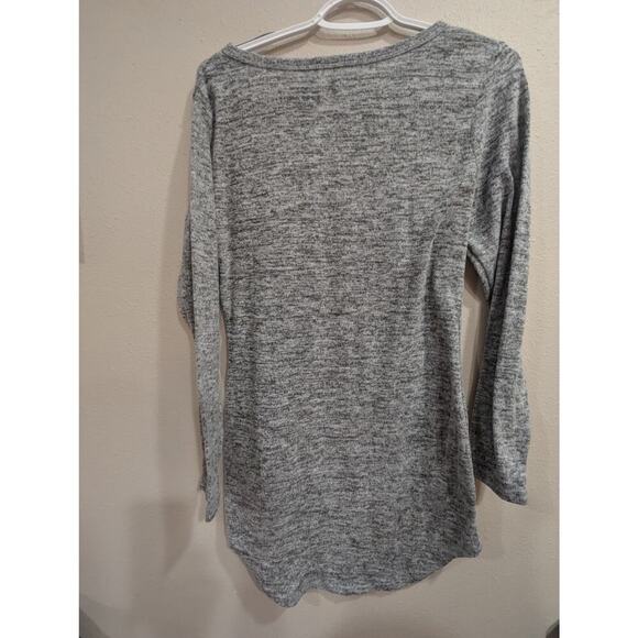 Grey long sleeve crew neck top w/pink embroidered applique by Kristen Nicole, M - Picture 4 of 7